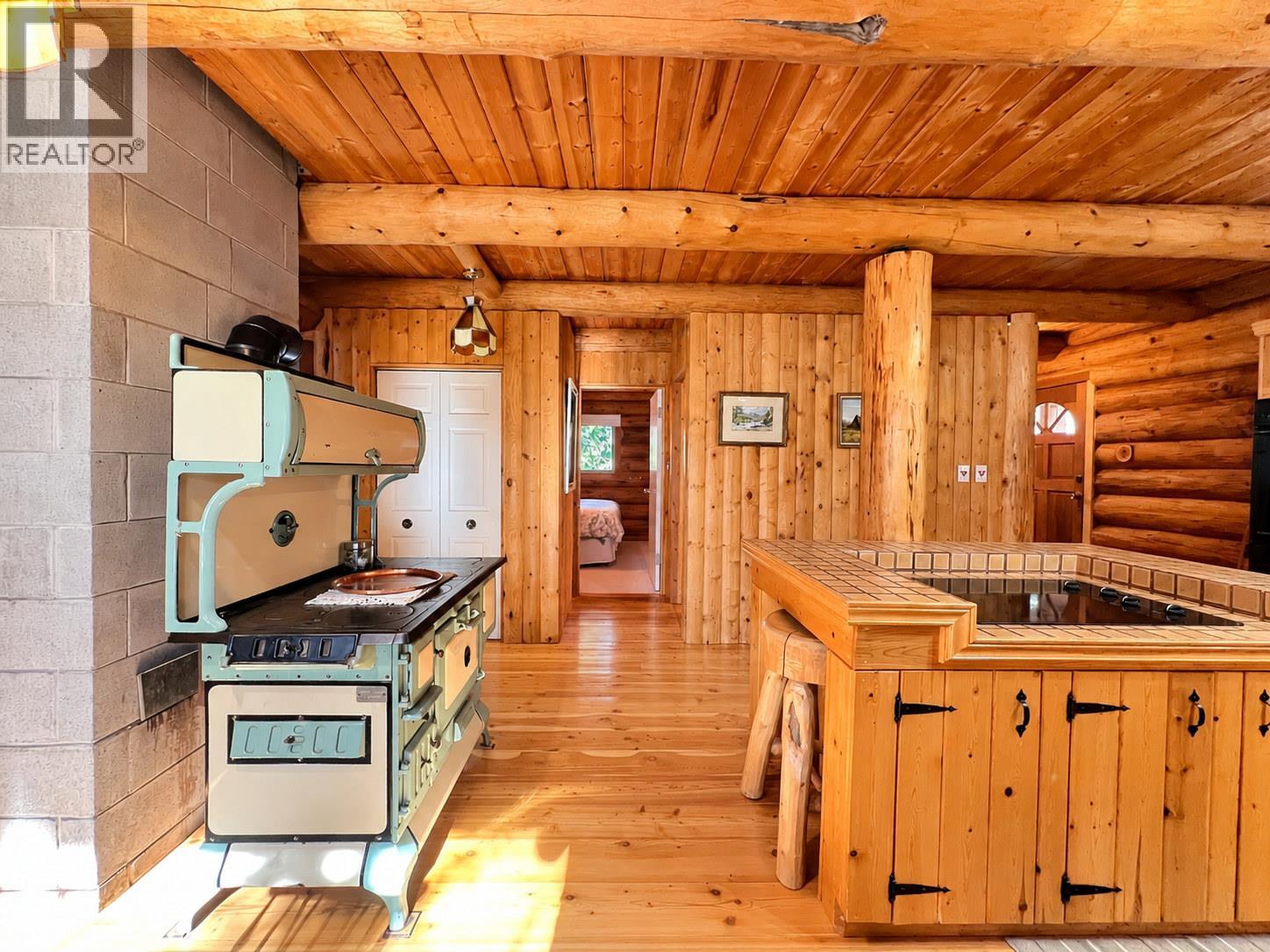 4892 Ogilvey Avenue - 33