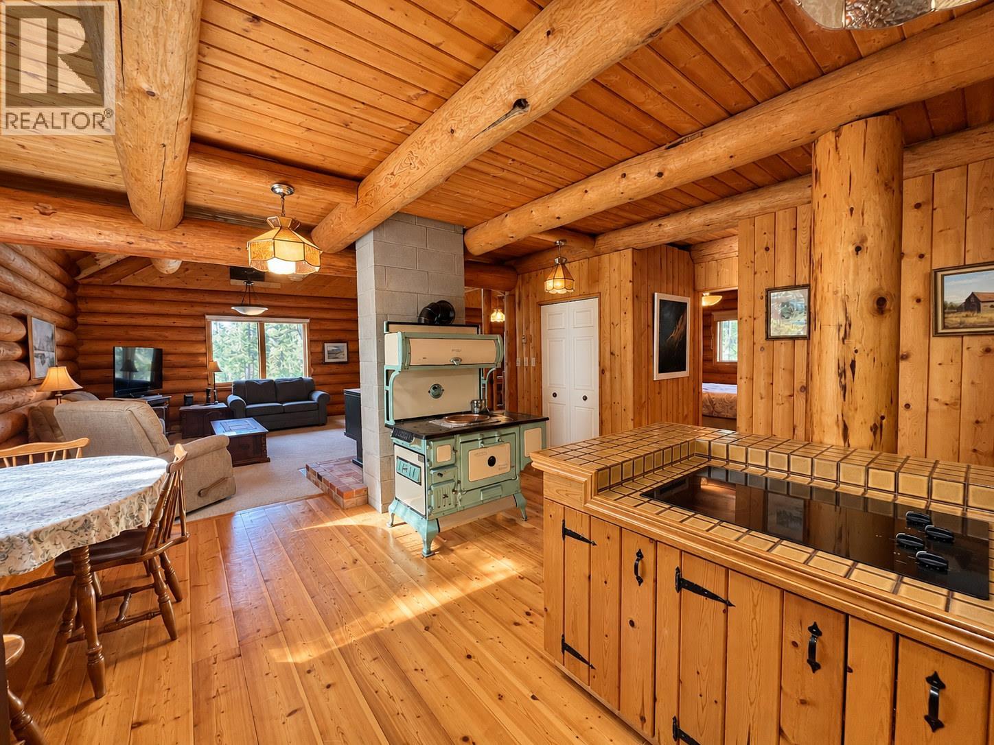4892 Ogilvey Avenue - 32