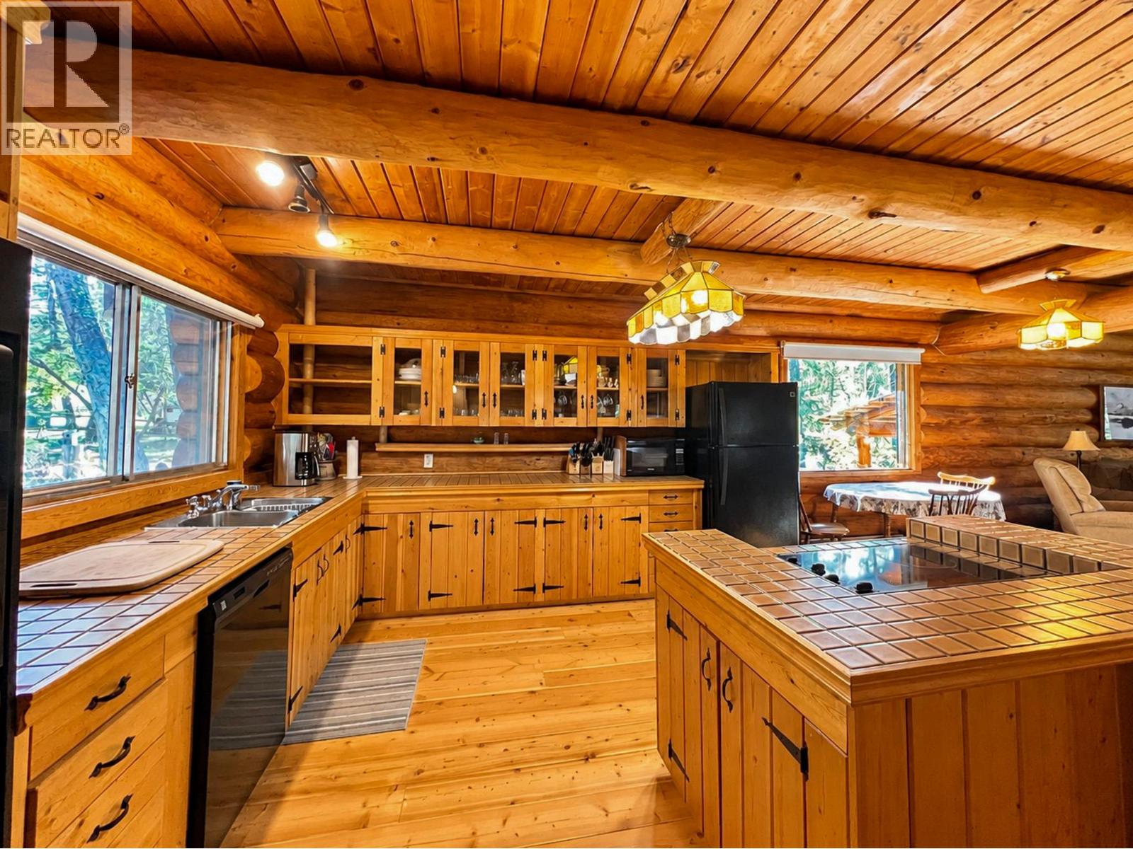 4892 Ogilvey Avenue - 27