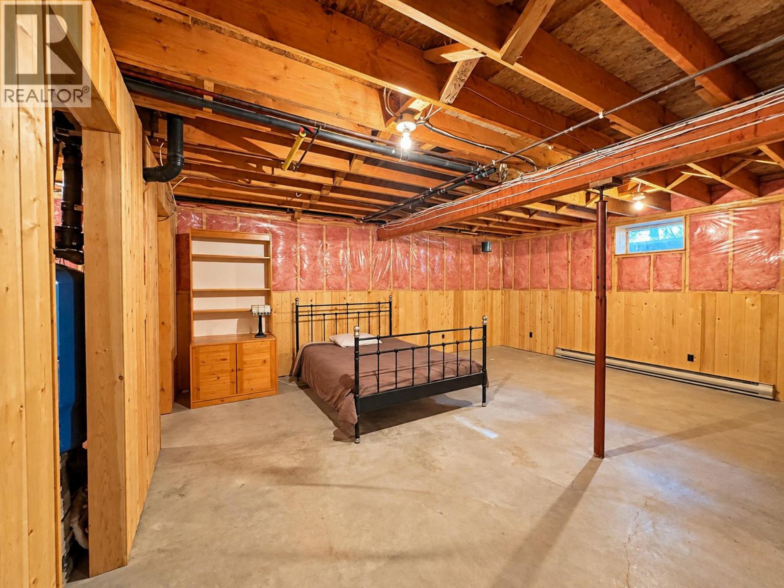 4892 Ogilvey Avenue - 52