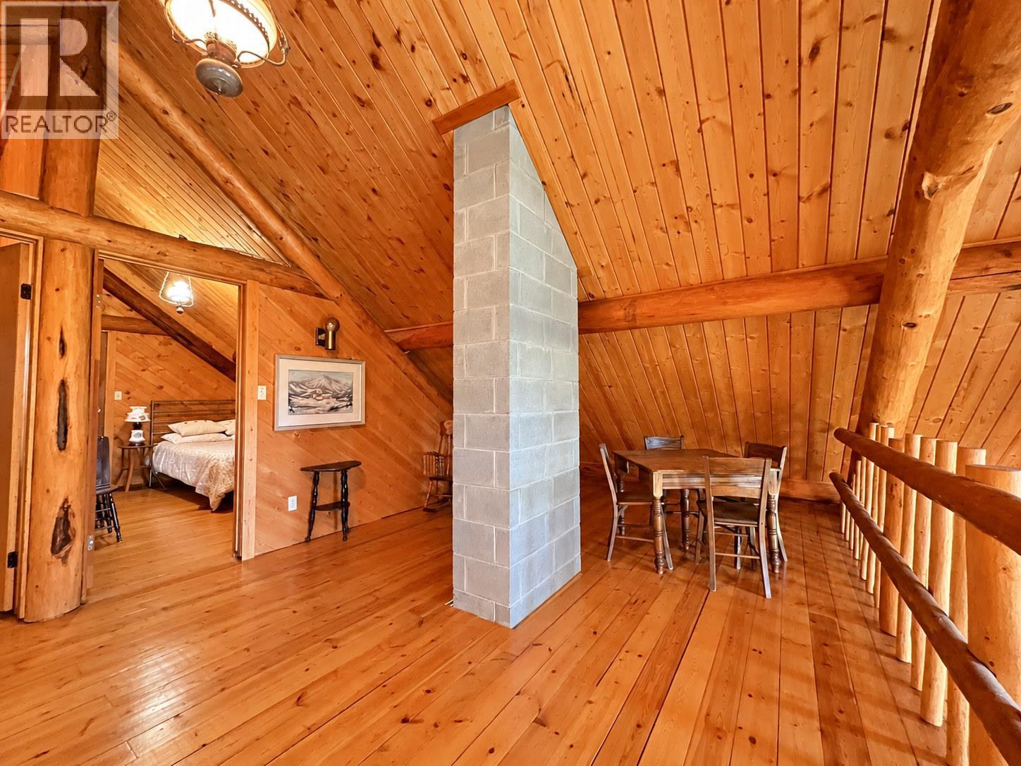 4892 Ogilvey Avenue - 43