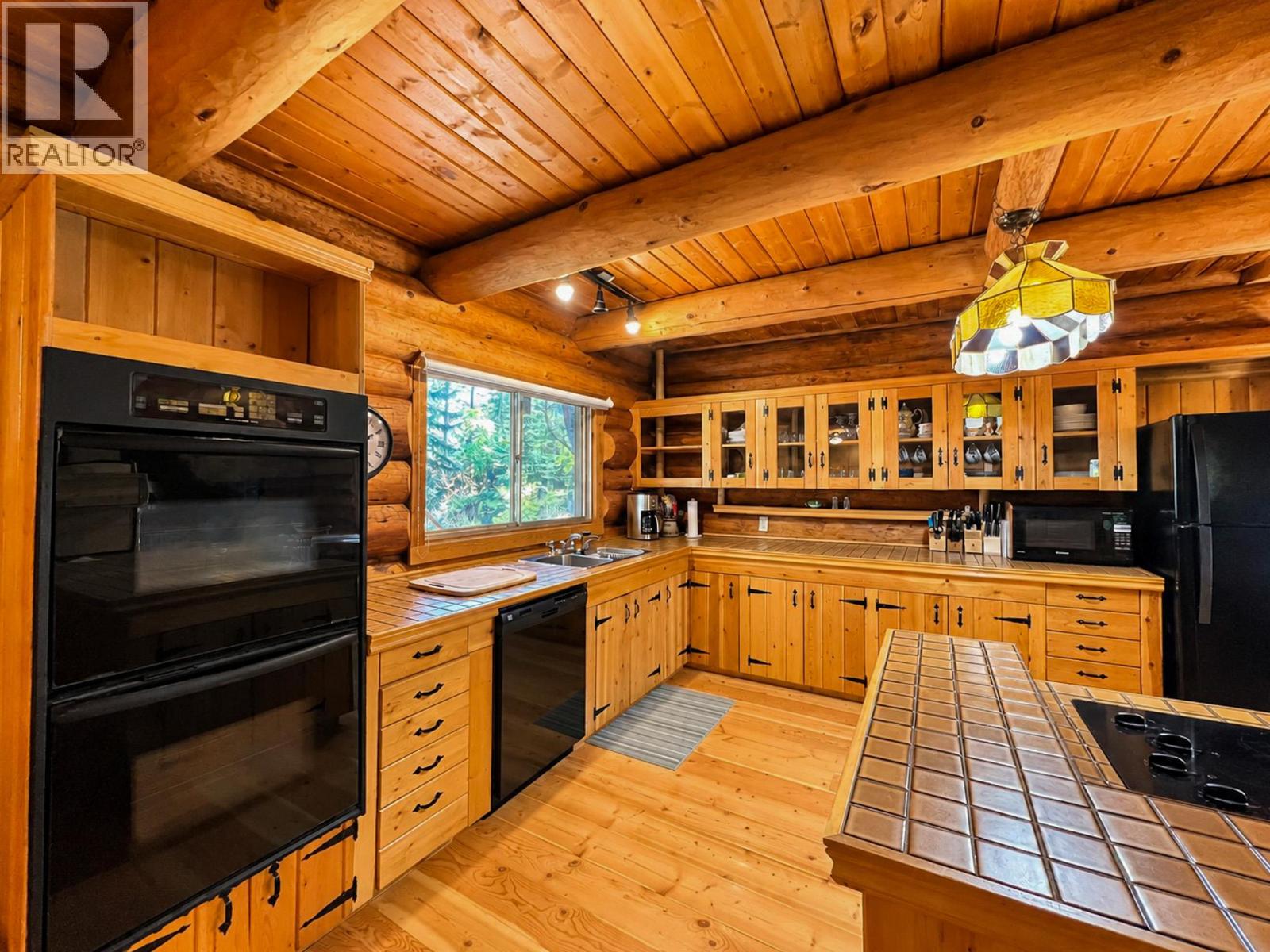 4892 Ogilvey Avenue - 28