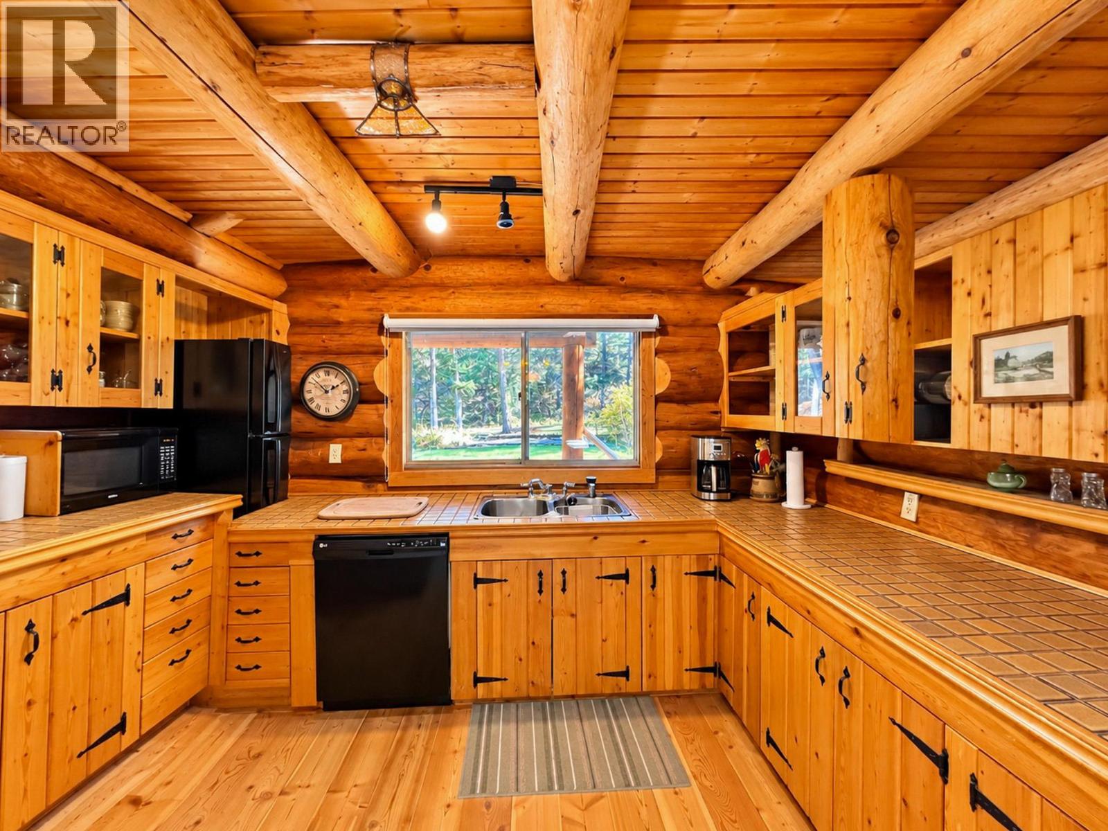4892 Ogilvey Avenue - 29