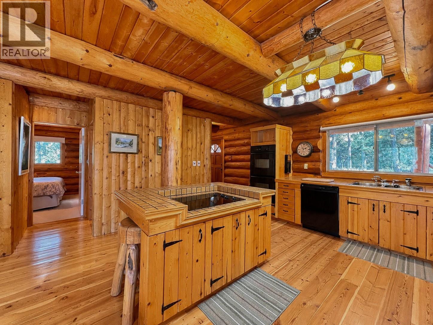 4892 Ogilvey Avenue - 34