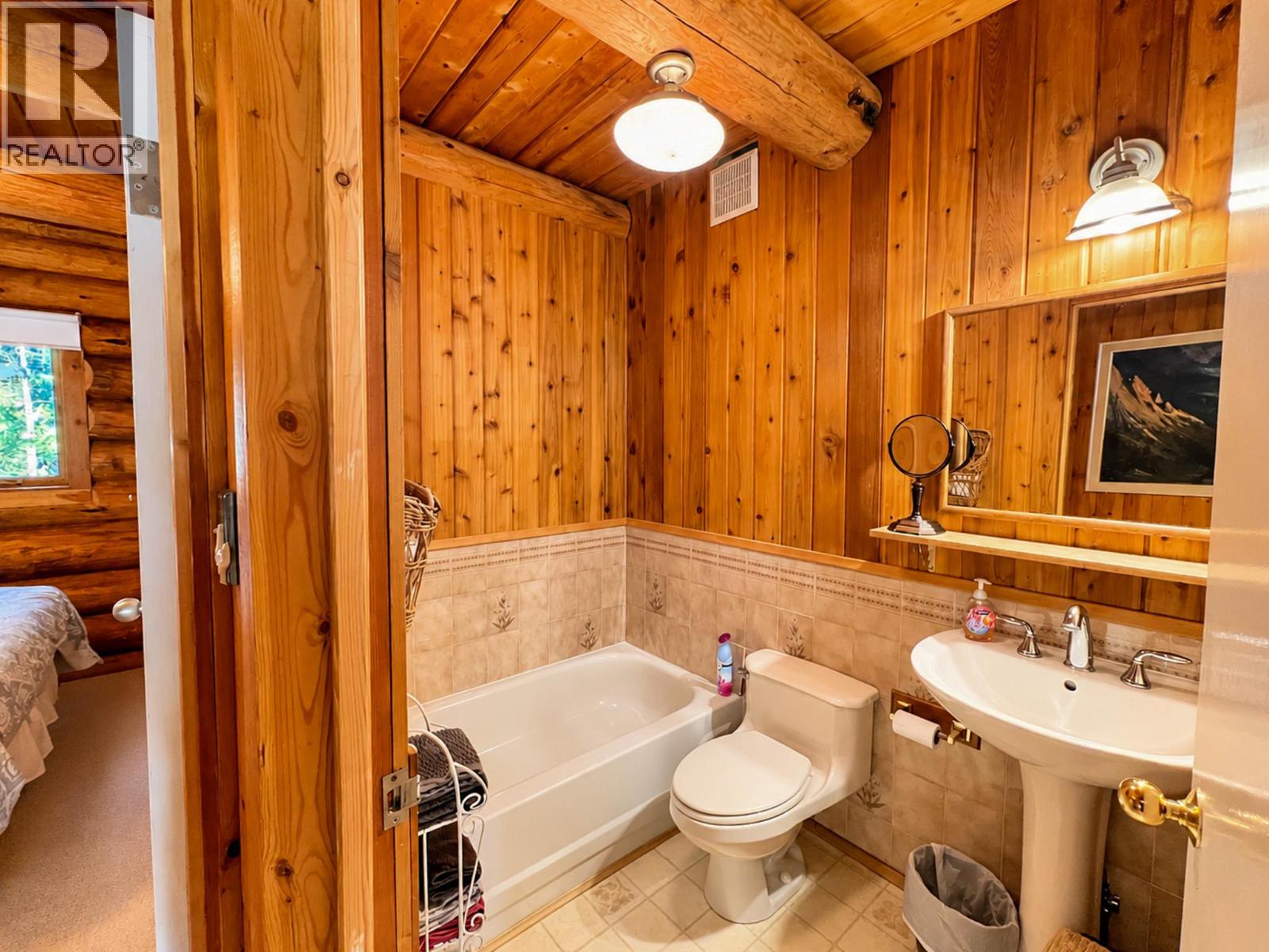 4892 Ogilvey Avenue - 35
