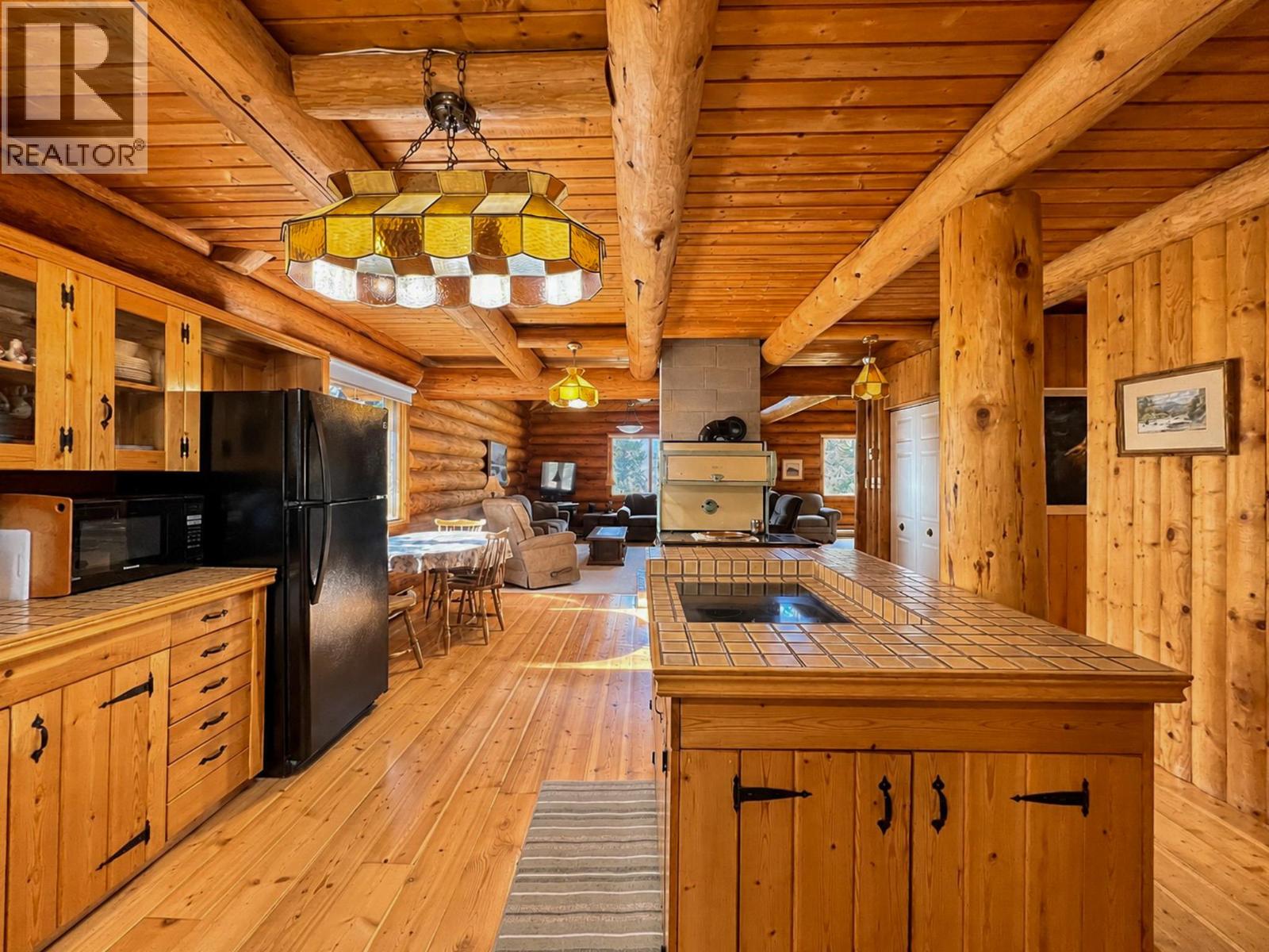 4892 Ogilvey Avenue - 30
