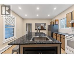 36 Queensway Way, photo 10