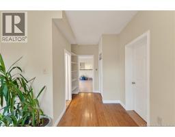 36 Queensway Way, photo 23