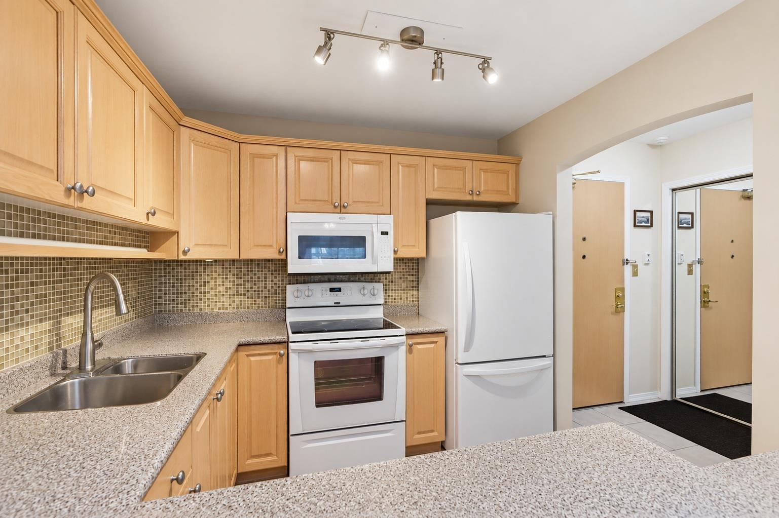 407 1225 MERKLIN STREET, White Rock - Image 1