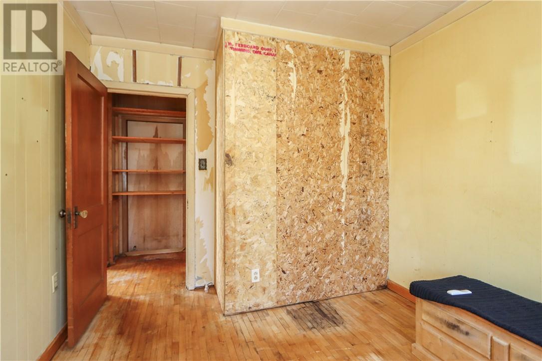 1144 Lonsdale - 17
