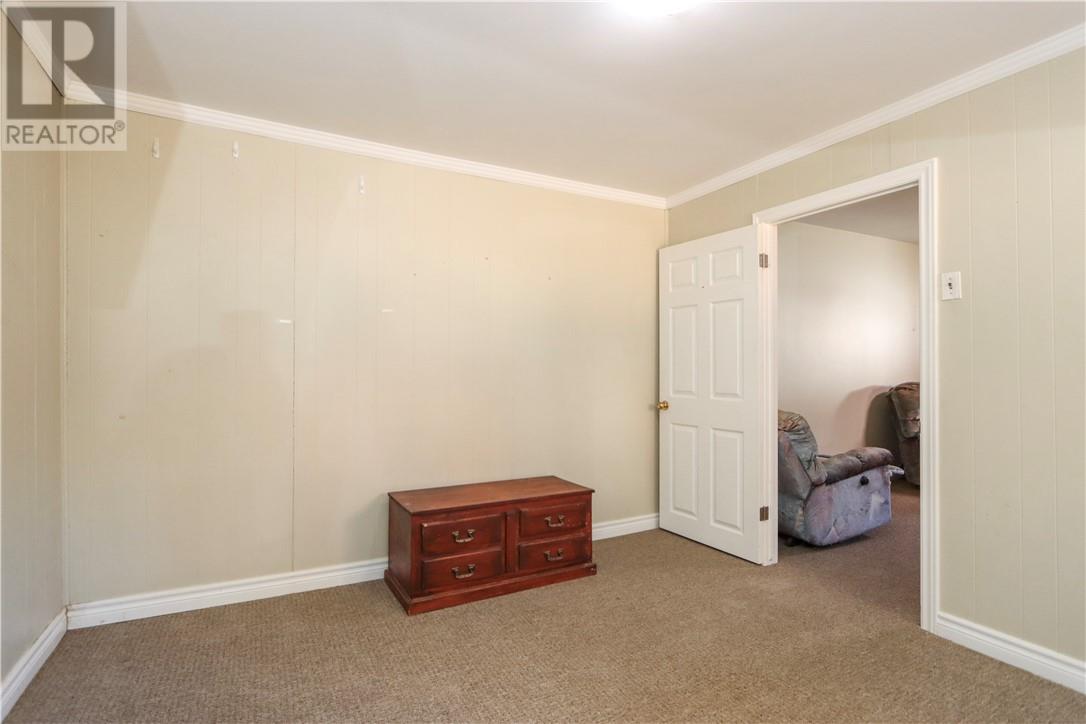 1144 Lonsdale - 24