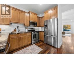 Primary Bedroom - 2422 3 Avenue Nw, Calgary, AB T2N0L1 Photo 10