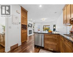 3pc Bathroom - 2422 3 Avenue Nw, Calgary, AB T2N0L1 Photo 11