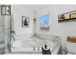 2422 3 Avenue Nw, Calgary, AB T2N0L1 Photo 22