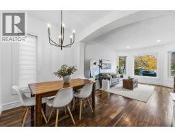 4pc Bathroom - 2422 3 Avenue Nw, Calgary, AB T2N0L1 Photo 7