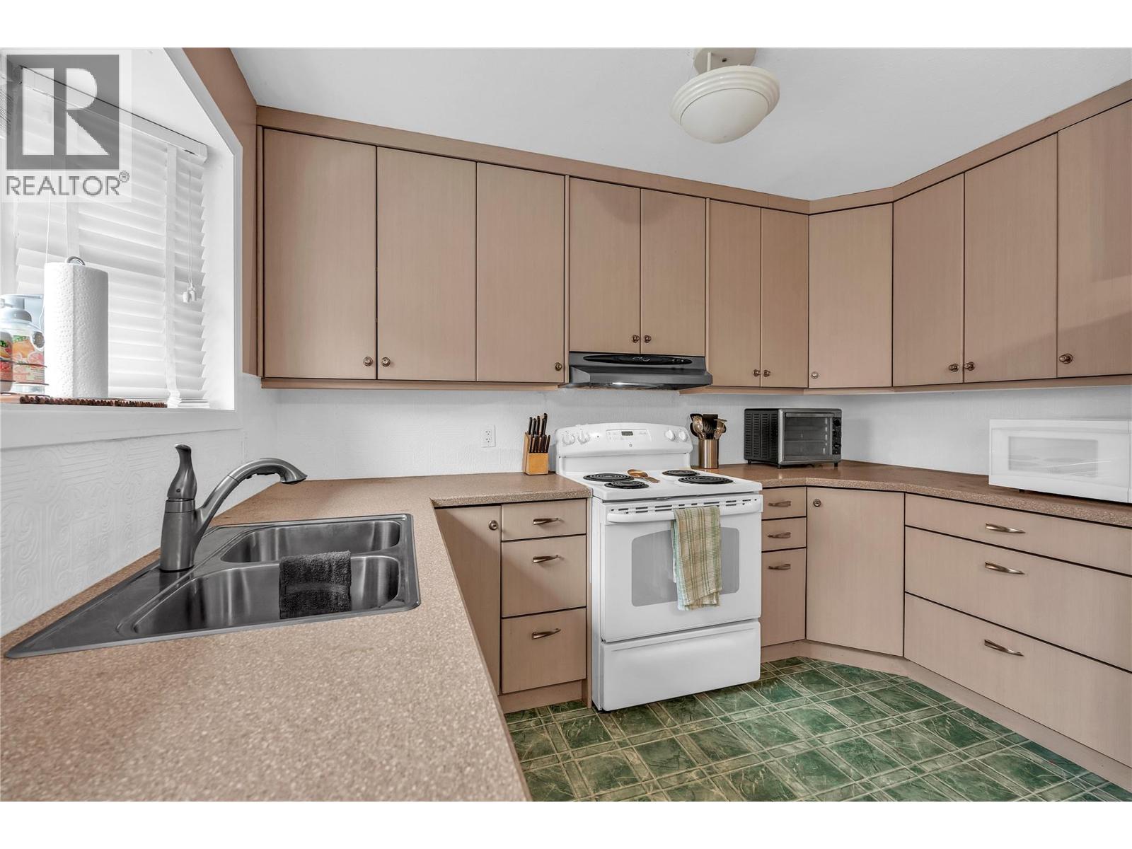 114 Ayres Crescent, Penticton