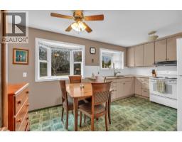 Dining room - 114 Ayres Crescent, Penticton, BC V2A6R4 Photo 7