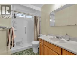 114 Ayres Crescent, Penticton, BC V2A6R4 Photo 9
