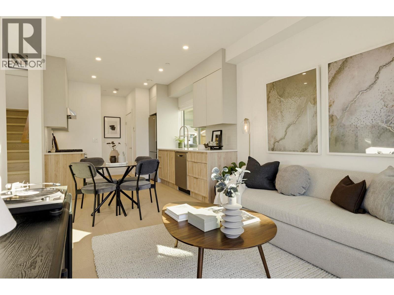 2 328 W 14TH STREET, North Vancouver - Image 1