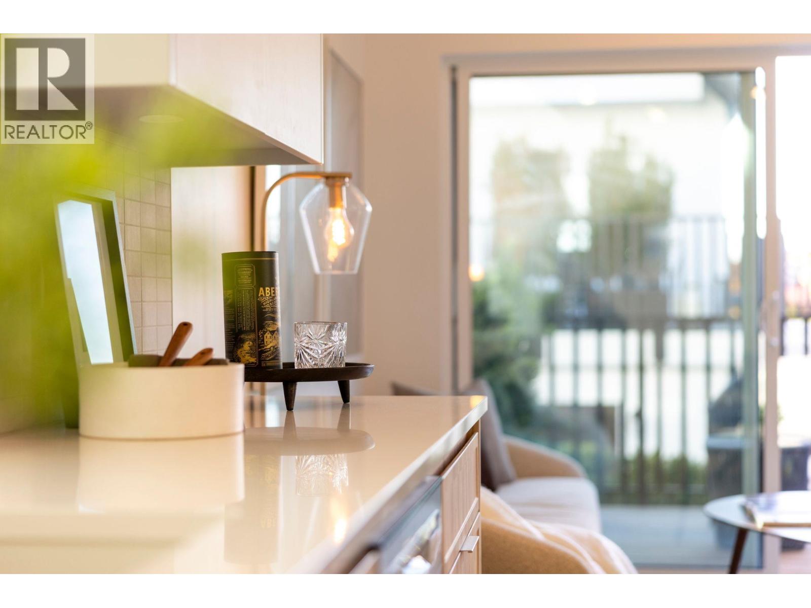 2 328 W 14TH STREET, North Vancouver - Image 1