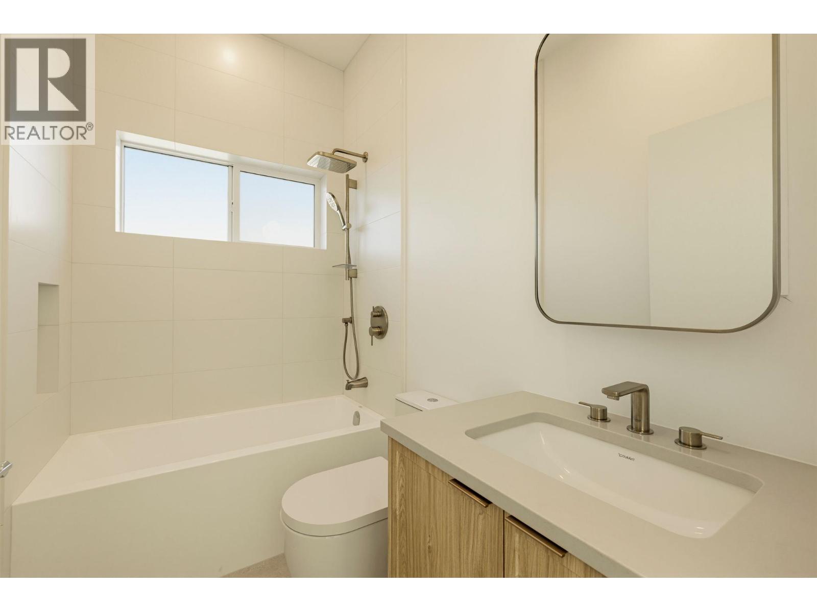 2 328 W 14TH STREET, North Vancouver - Image 1