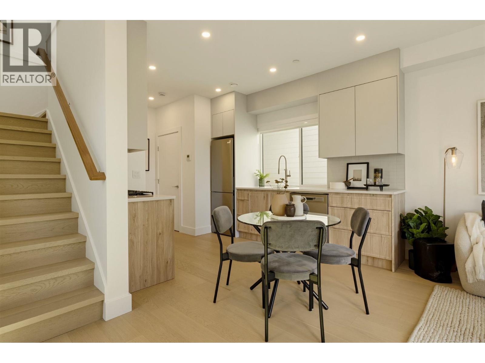 2 328 W 14TH STREET, North Vancouver - Image 1