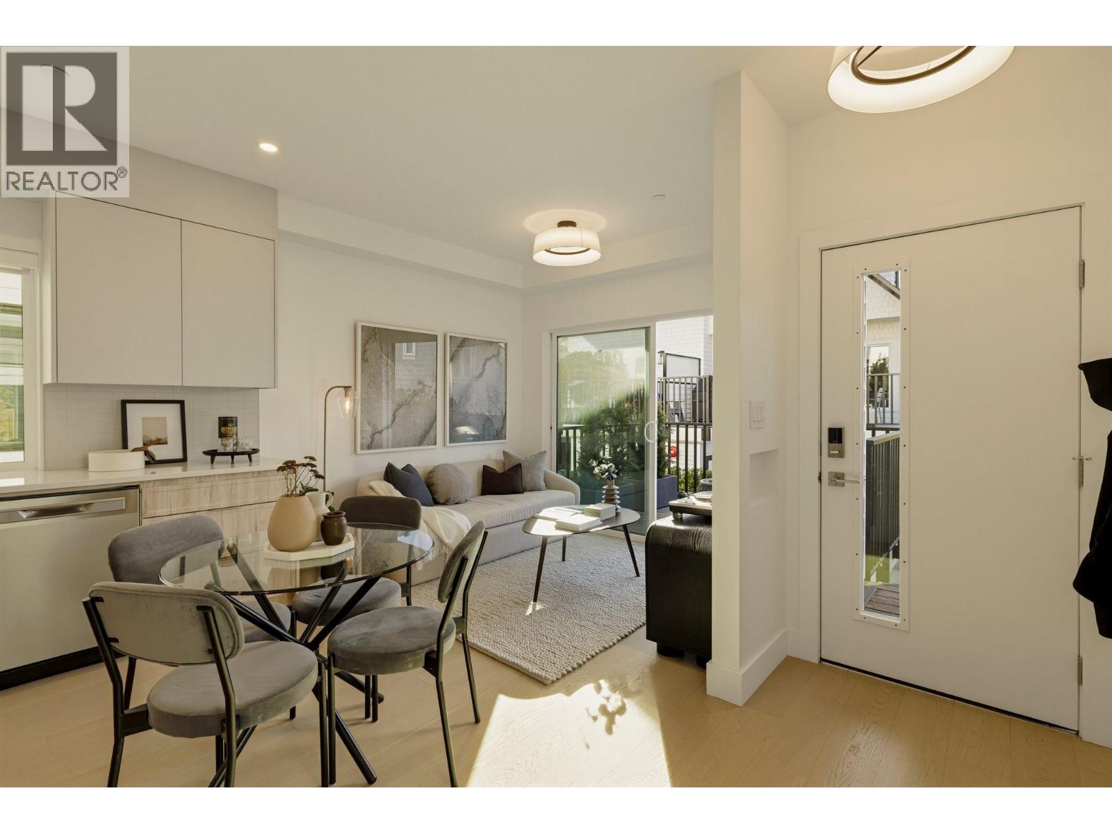 2 328 W 14TH STREET, North Vancouver - Image 1