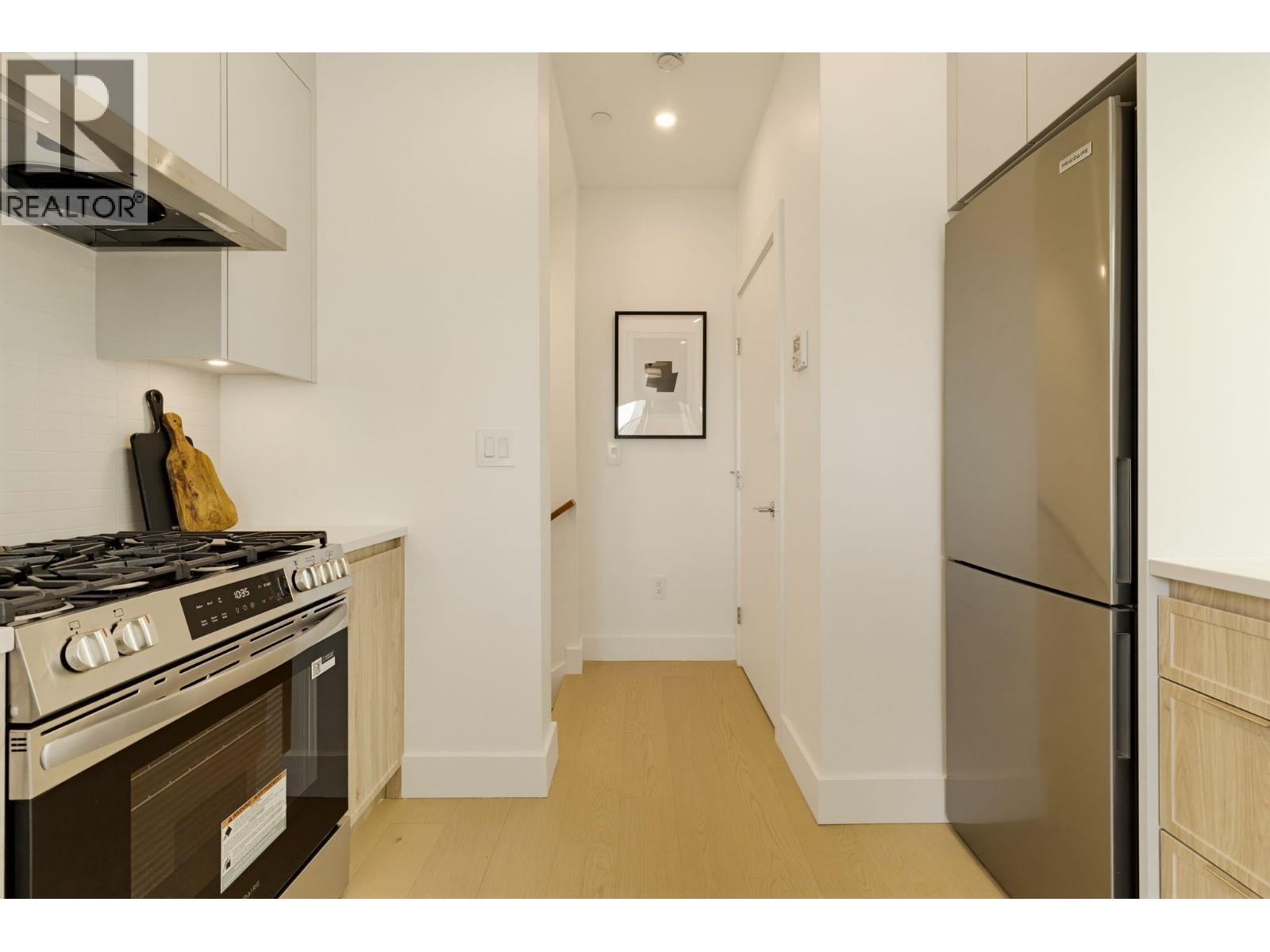2 328 W 14TH STREET, North Vancouver - Image 1