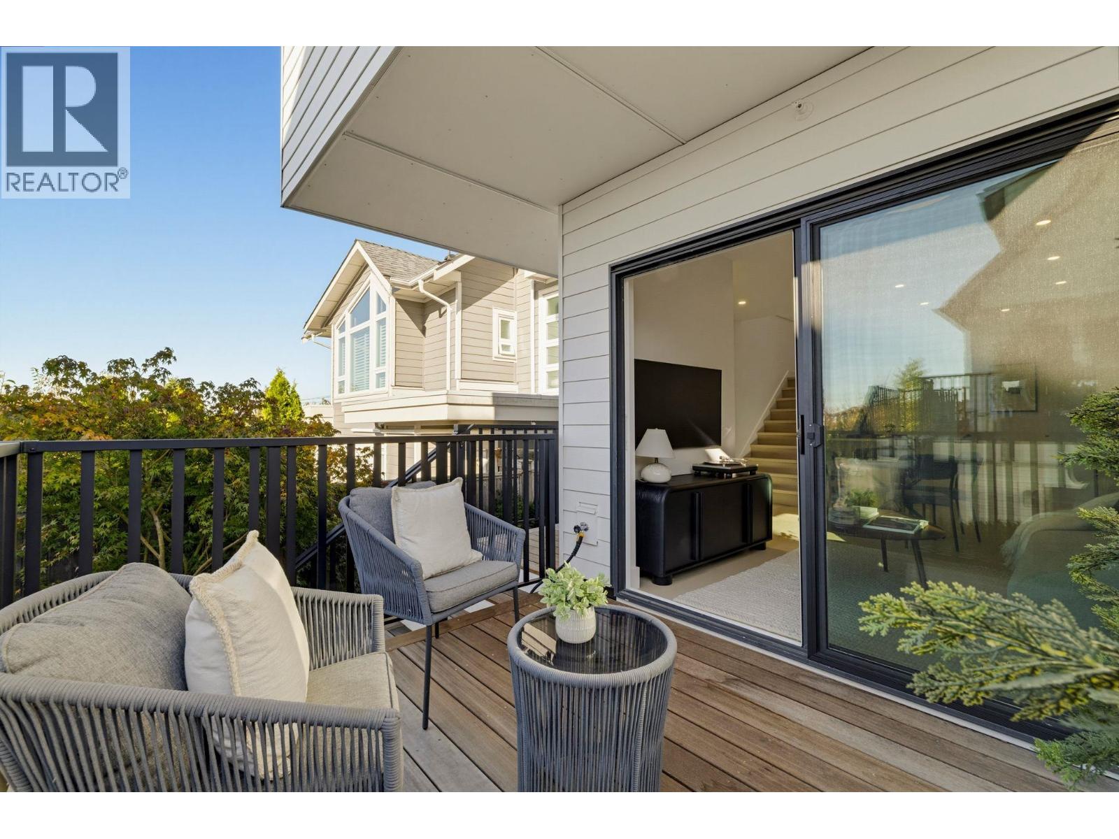 2 328 W 14TH STREET, North Vancouver - Image 1