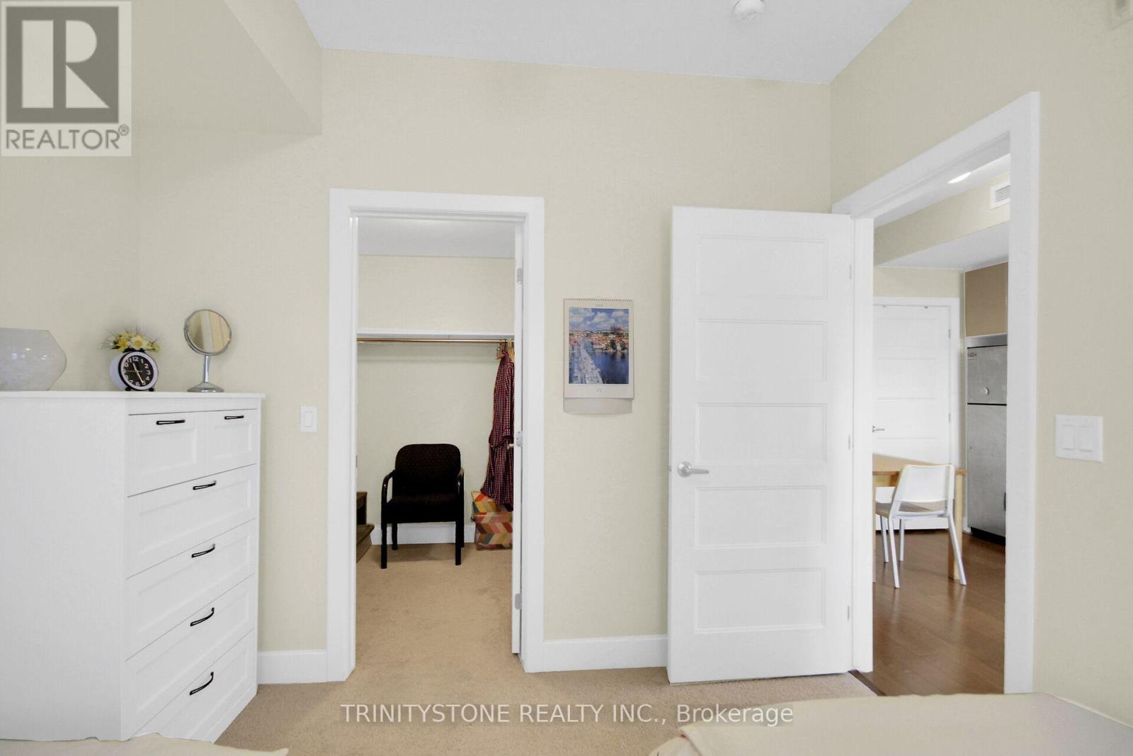 1 bedroom with walk in closet