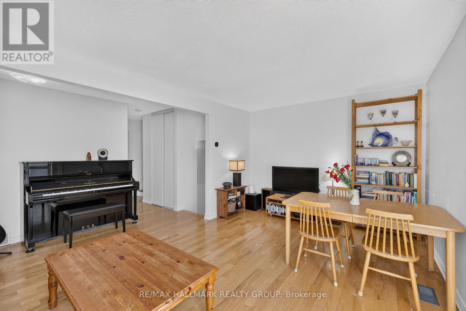 Commercial Properties for Sale in Ottawa – 163 MCCLINTOCK WAY – By Peter Sagos - Image 17