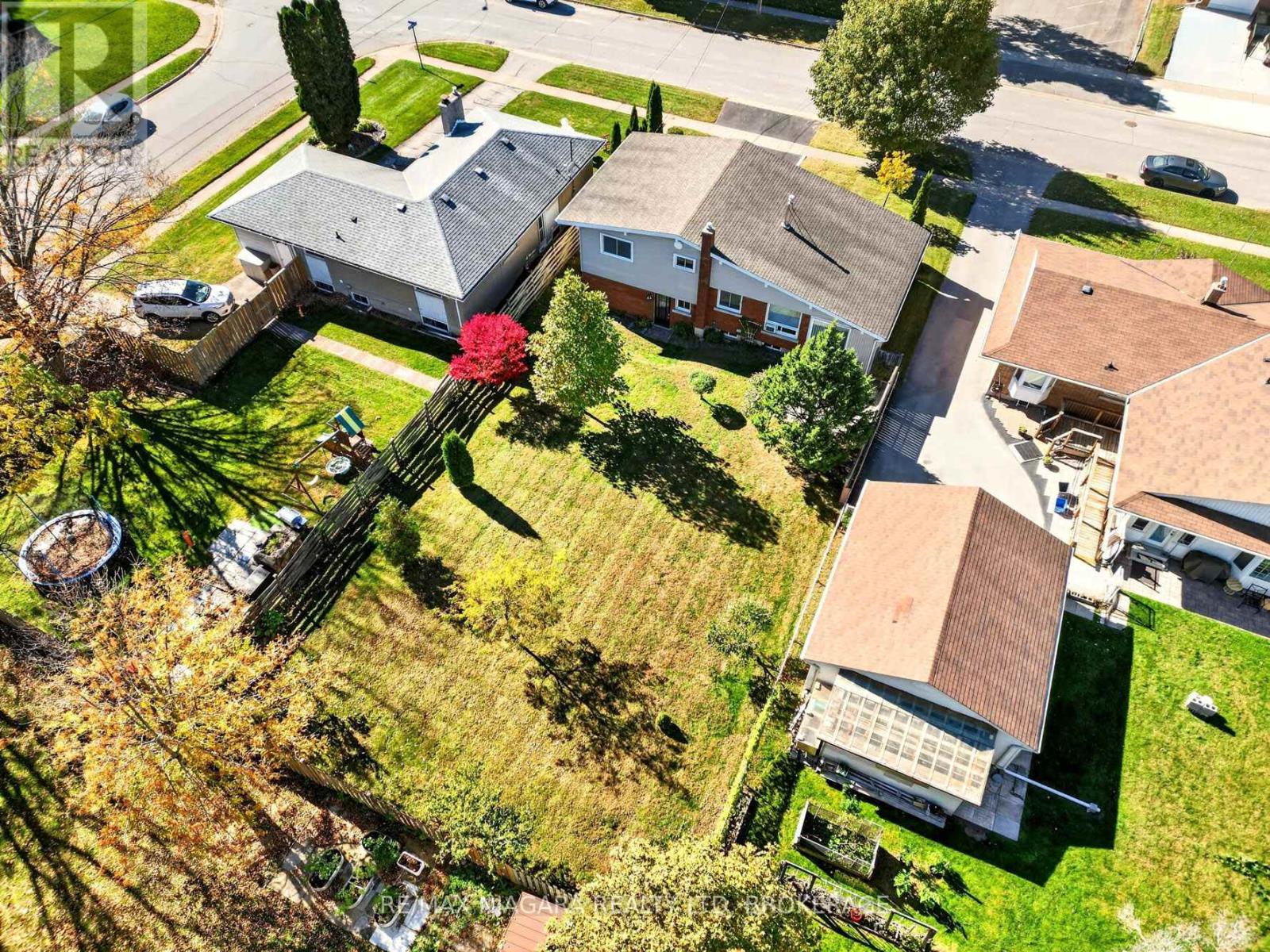 4534 PETTIT AVENUE - 32