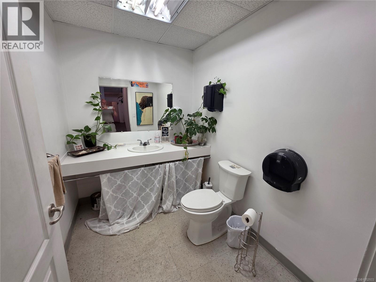 B 3388 Douglas St, Saanich - Image 1