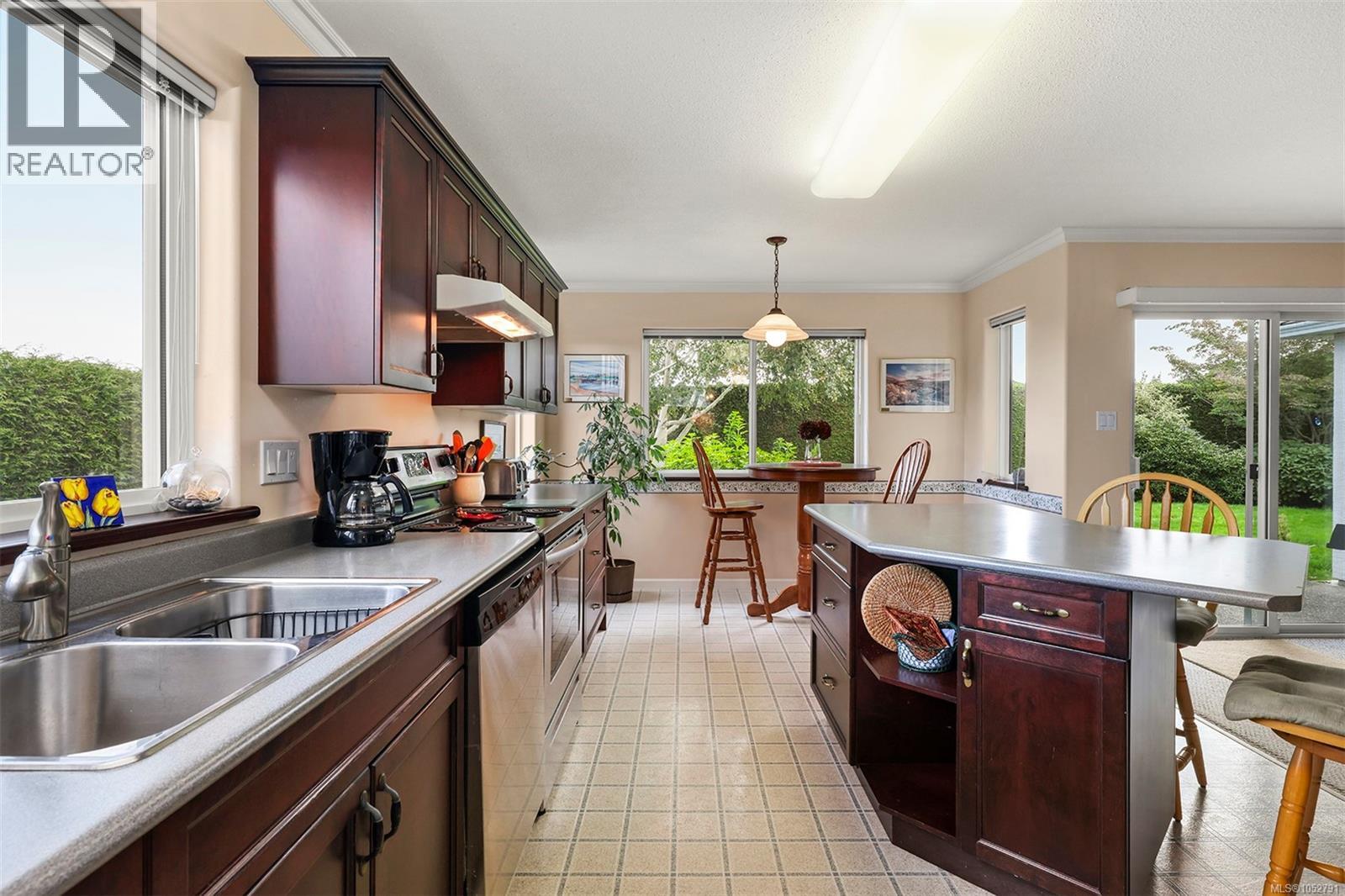  495 Troon Close, Qualicum Beach