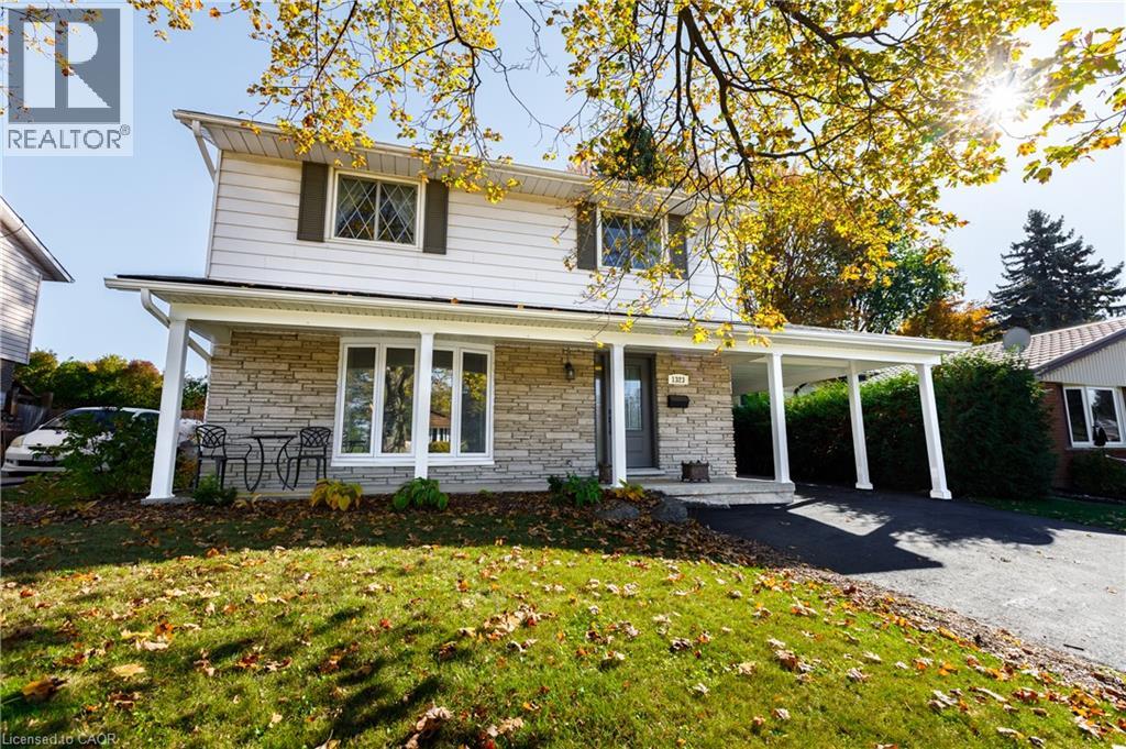 1323 QUEEN'S Boulevard — photo 3