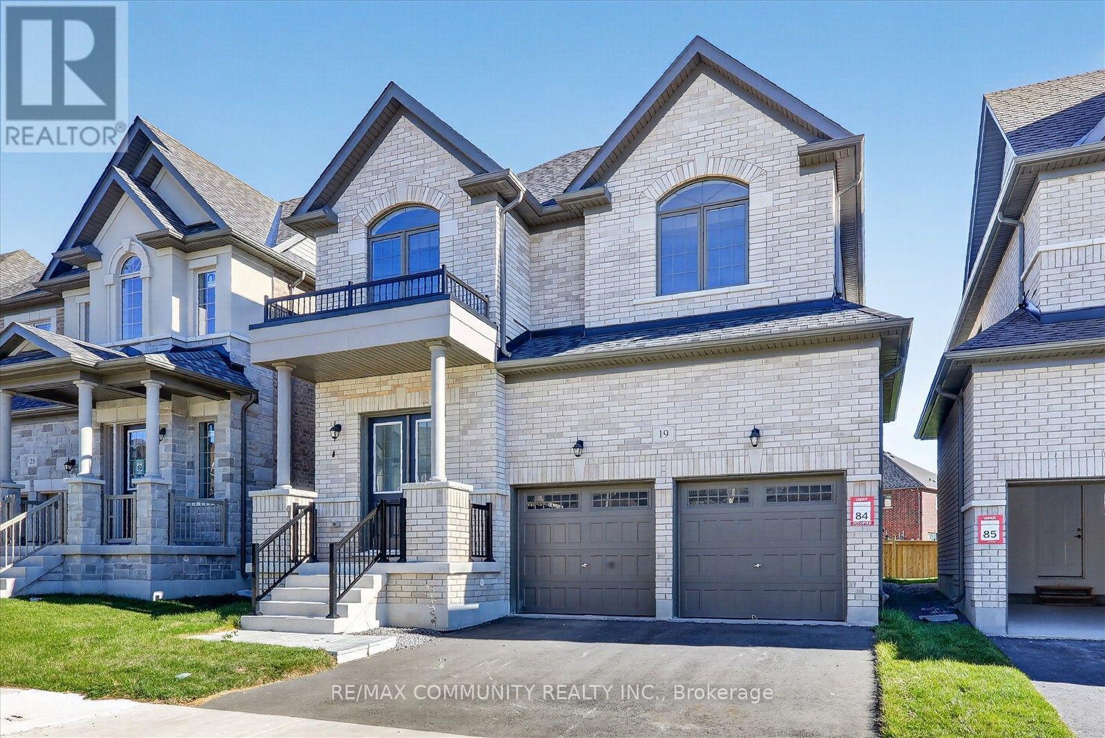 19 Rogerson Street, Clarington, ON photo 3