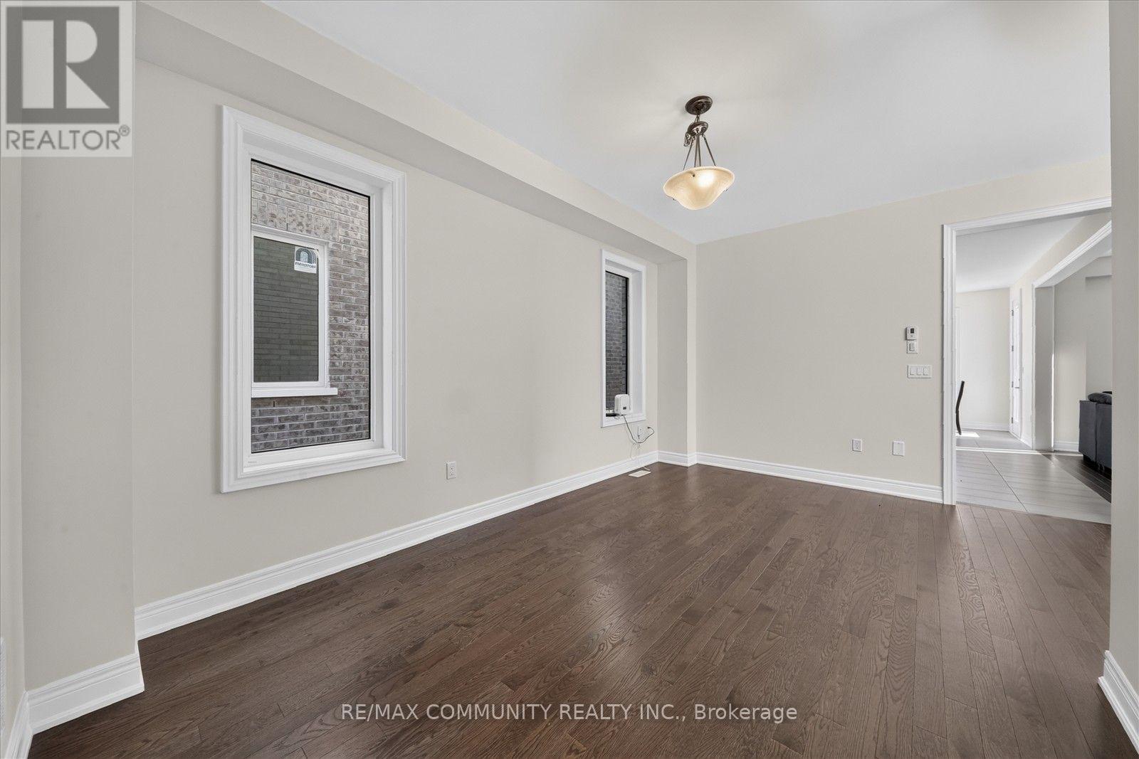 19 Rogerson Street, Clarington, ON photo 8