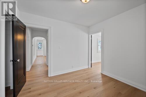 860 Simcoe Street North, Oshawa, ON photo 11