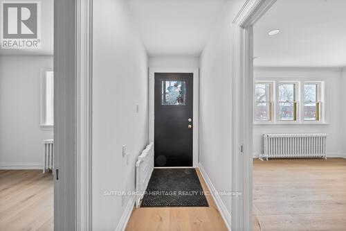 860 Simcoe Street North, Oshawa, ON photo 2