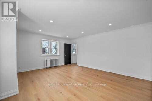 860 Simcoe Street North, Oshawa, ON photo 4