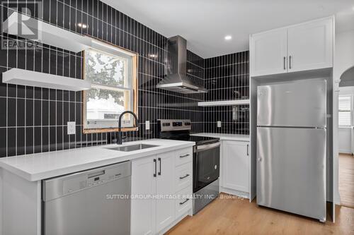 860 Simcoe Street North, Oshawa, ON photo 9