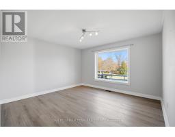 Living room - 30 Castle Harbour Drive, Scugog, ON L9L1P5 Photo 7
