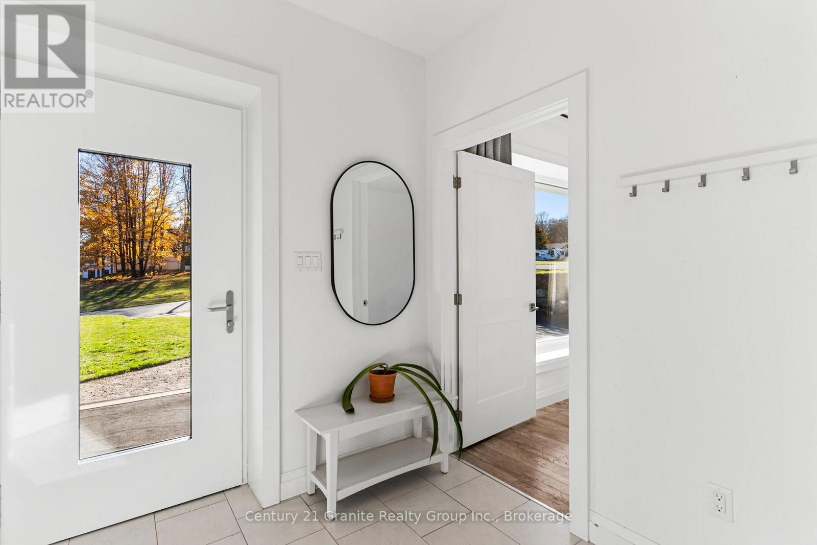 9 Highland Gate photo 5