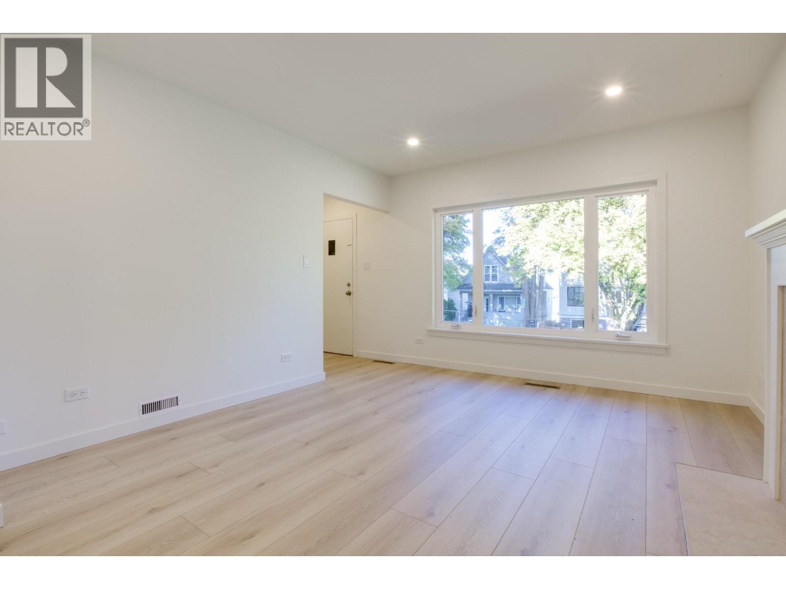 1338 E 37TH AVENUE — photograph 4