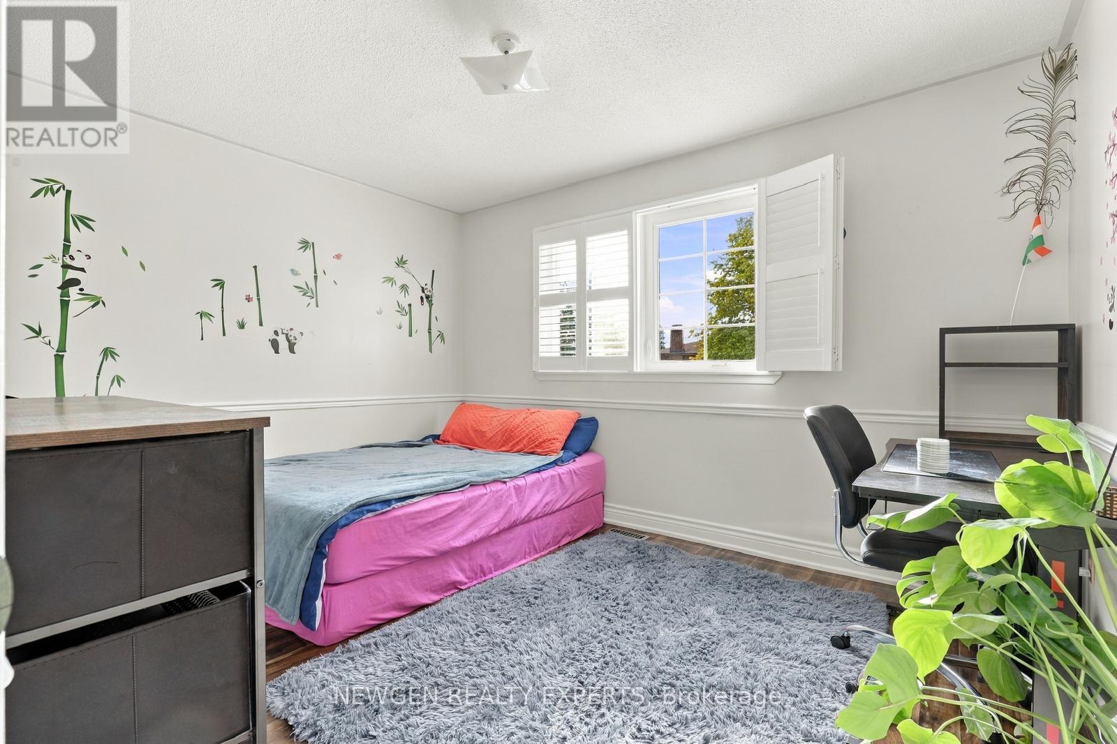 40 FOUNDRY CRESCENT E - 17
