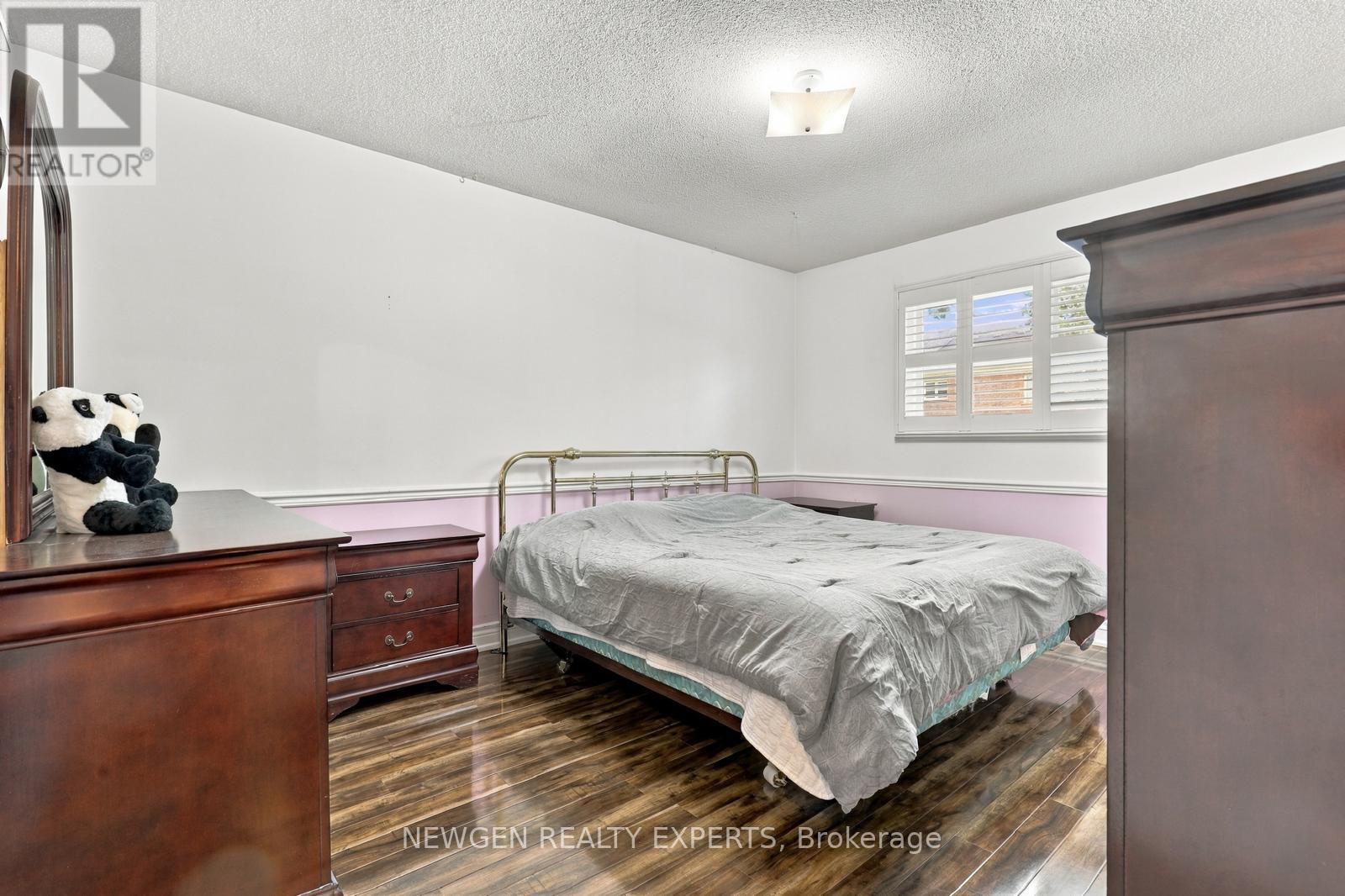 40 FOUNDRY CRESCENT E - 19