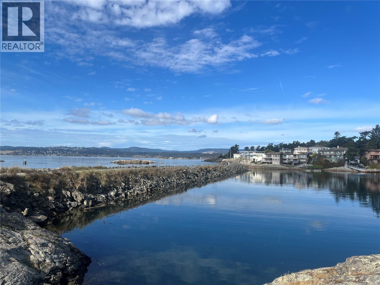 907 622 Admirals Road, Esquimalt