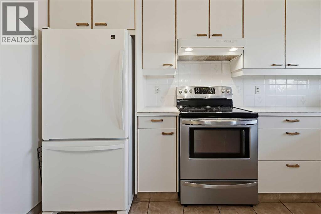 8252 7 Street SW, Calgary — photo 5