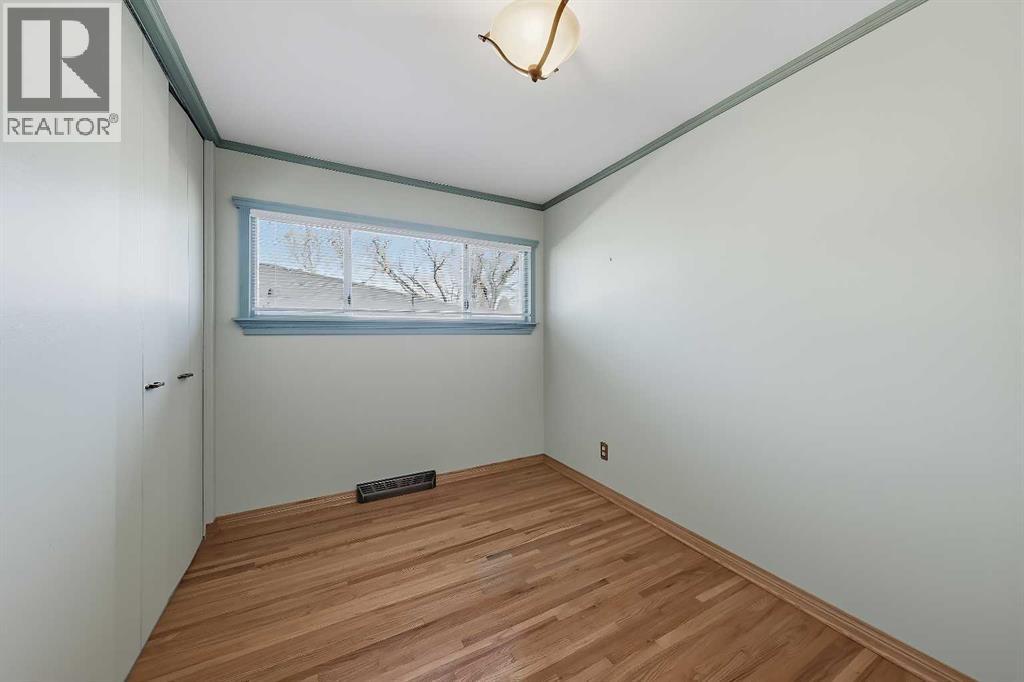 8252 7 Street SW, Calgary — photo 20