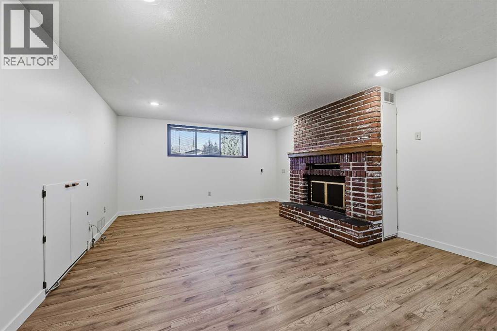 8252 7 Street SW, Calgary — photo 27
